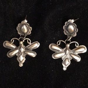 Cute Navajo sterling silver dragonfly earrings!